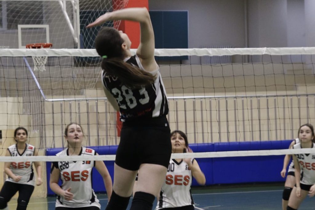 SES Voleybol antrenmanı